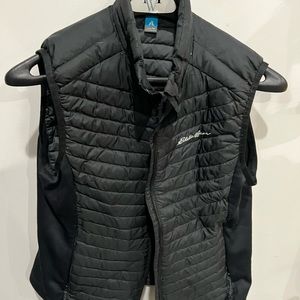 Eddie Bauer ladies down best in excellent condition! Great to keep hands free!